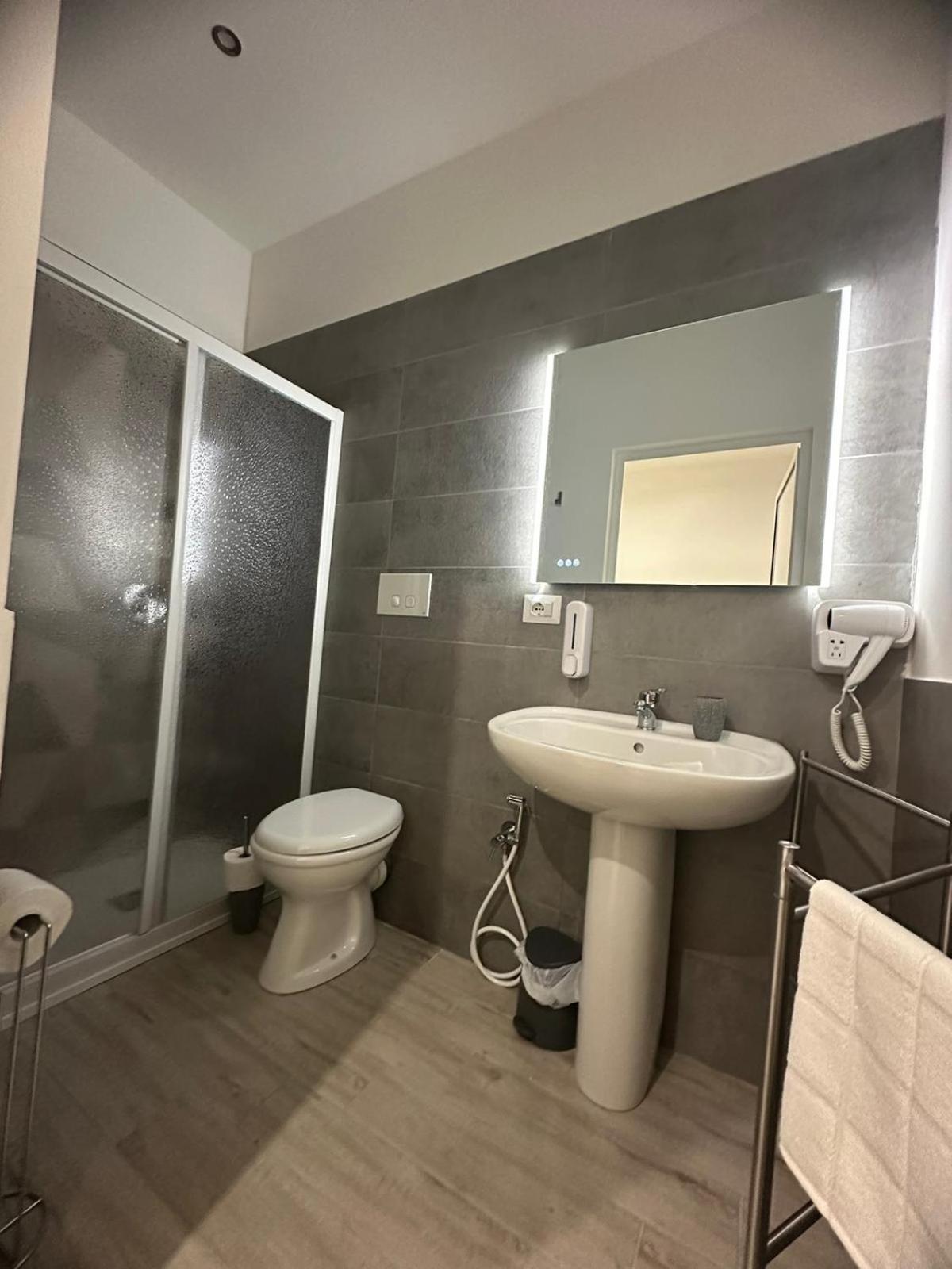 Bari Valona Rooms ภายนอก รูปภาพ